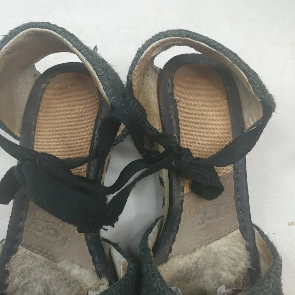 UGG F8007L AUSTRALIA black fabric Espadrille Wmns